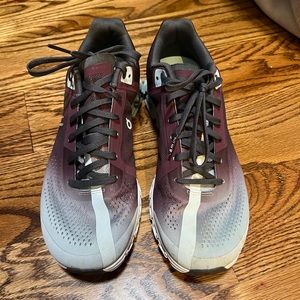 On Cloud purple running shoes - size 8.5